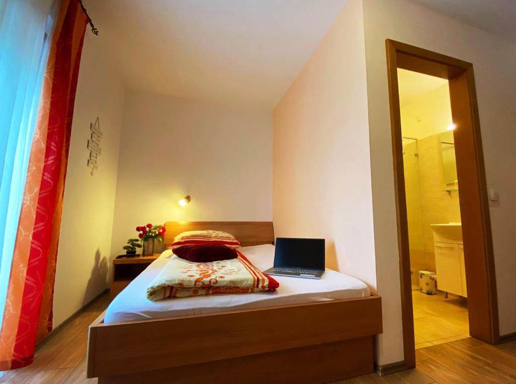 Postel nebo postele na pokoji v ubytování Guesthouse Mesec Zaplana