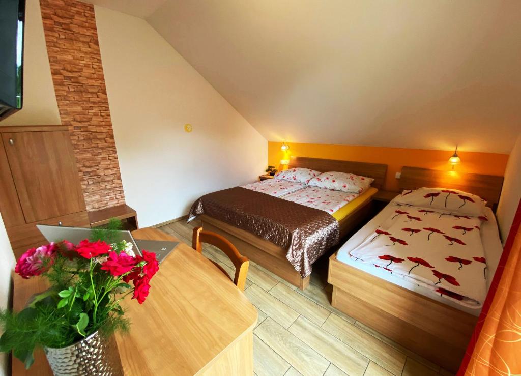Postel nebo postele na pokoji v ubytování Guesthouse Mesec Zaplana