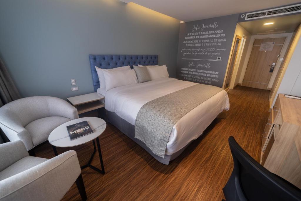 Postel nebo postele na pokoji v ubytování TRYP by Wyndham Guayaquil Airport
