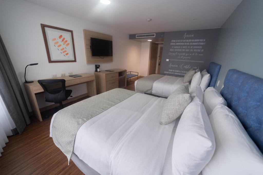 Postel nebo postele na pokoji v ubytování TRYP by Wyndham Guayaquil Airport