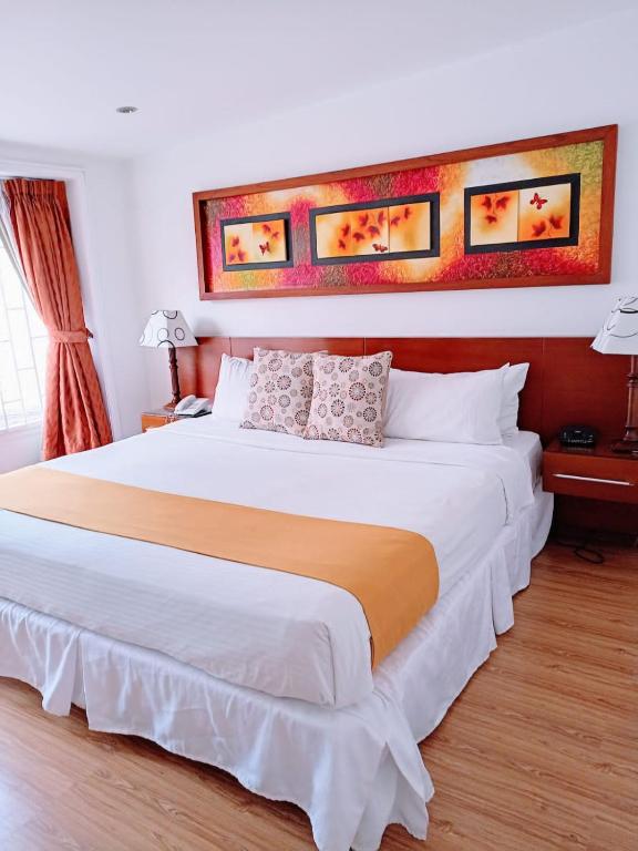 Postel nebo postele na pokoji v ubytování Hotel Marbella Chico