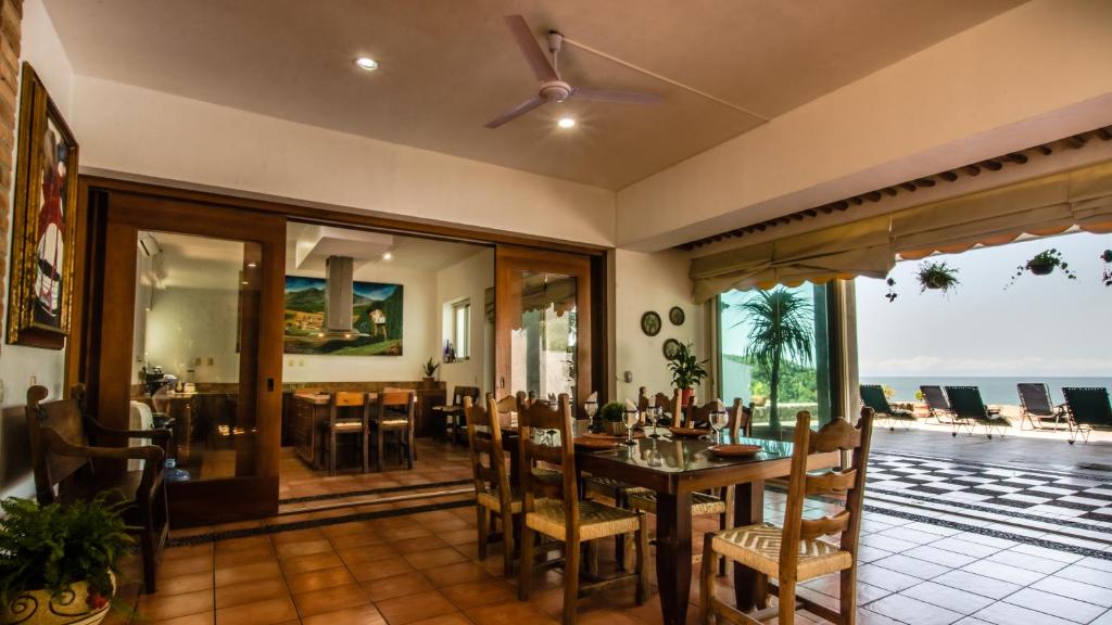 Restoran ili neka druga zalogajnica u objektu Casa Bougainvillea