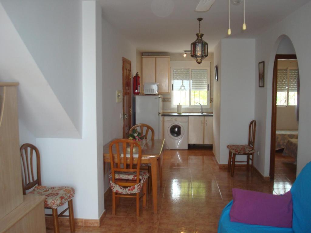 Posezení v ubytování Apt on the ground floor, with a large terrace, two bedrooms and Ac