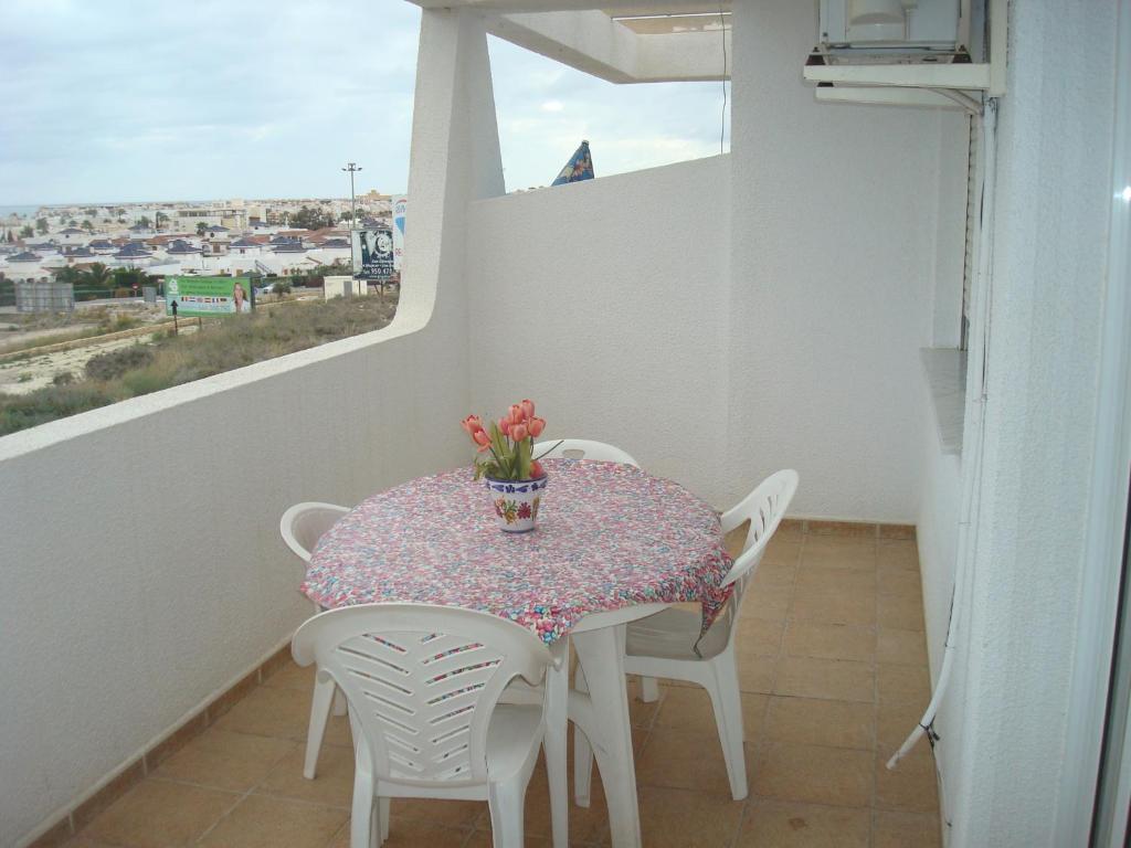 Balkón nebo terasa v ubytování Apt on the ground floor, with a large terrace, two bedrooms and Ac