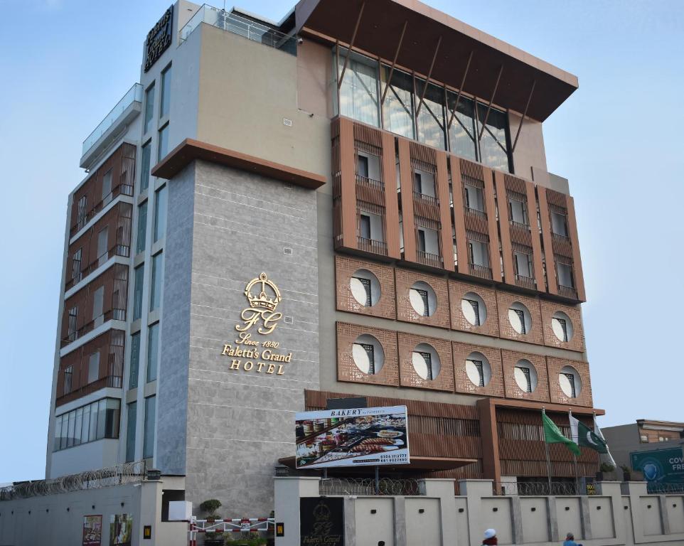 un edificio con un cartel en el costado en Faletti's Grand Hotel Multan, en Multán