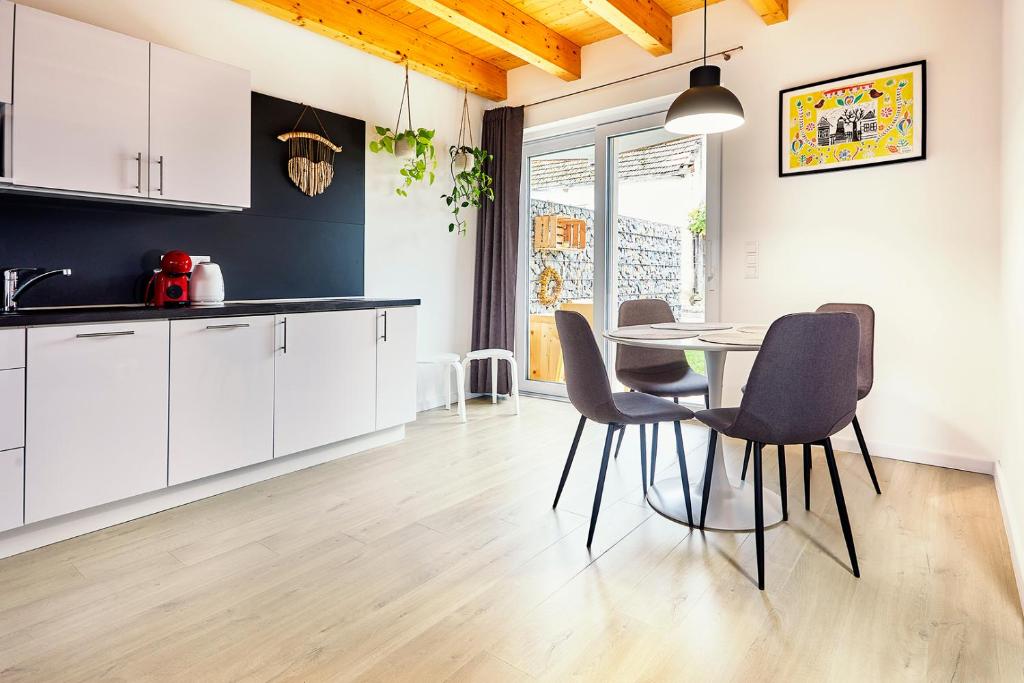 Kuchyňa alebo kuchynka v ubytovaní Apartmány LAMA