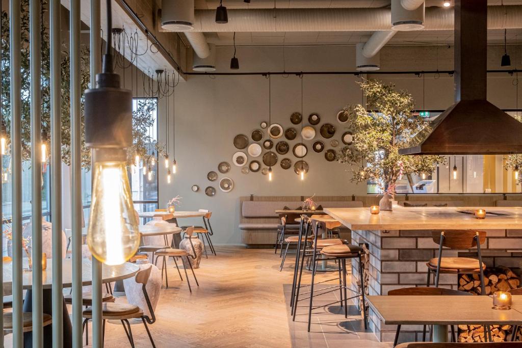 Restaurace v ubytování Bjørvika Apartments - Sirkus Renaa