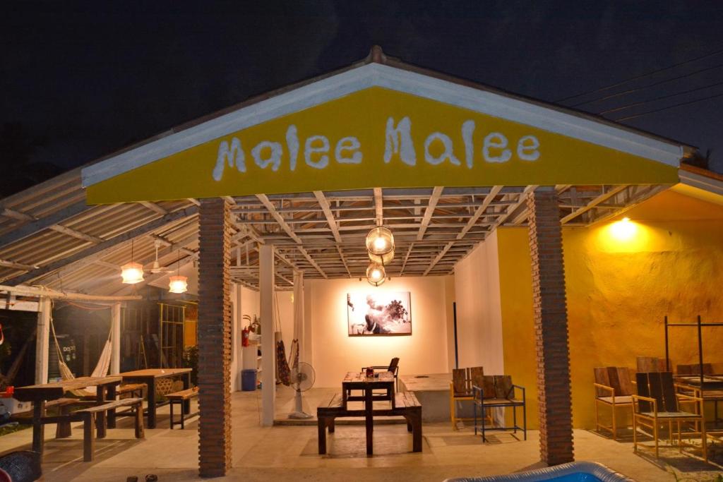 a make a noise restaurant with tables and chairs at Malee Malee Guesthouse in Ko Lanta