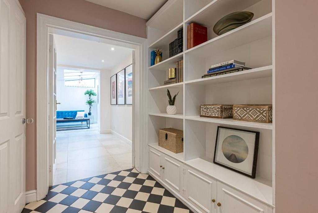 Fotografie z fotogalerie ubytování JOIVY Stunning 3 bed,2 bath house with roof terrace in Chelsea v Londýně