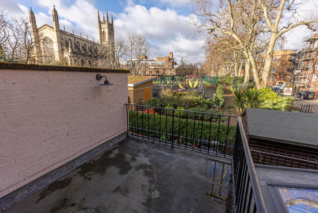 Fotografie z fotogalerie ubytování JOIVY Stunning 3 bed,2 bath house with roof terrace in Chelsea v Londýně