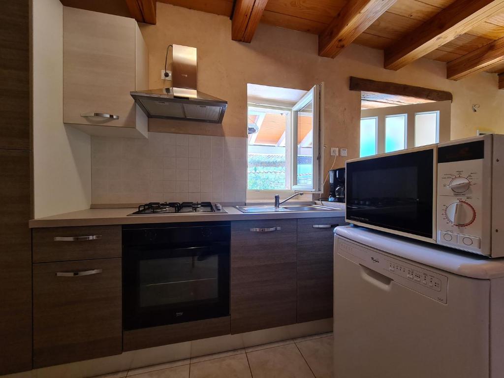 Kuchyňa alebo kuchynka v ubytovaní House Kavran 1186