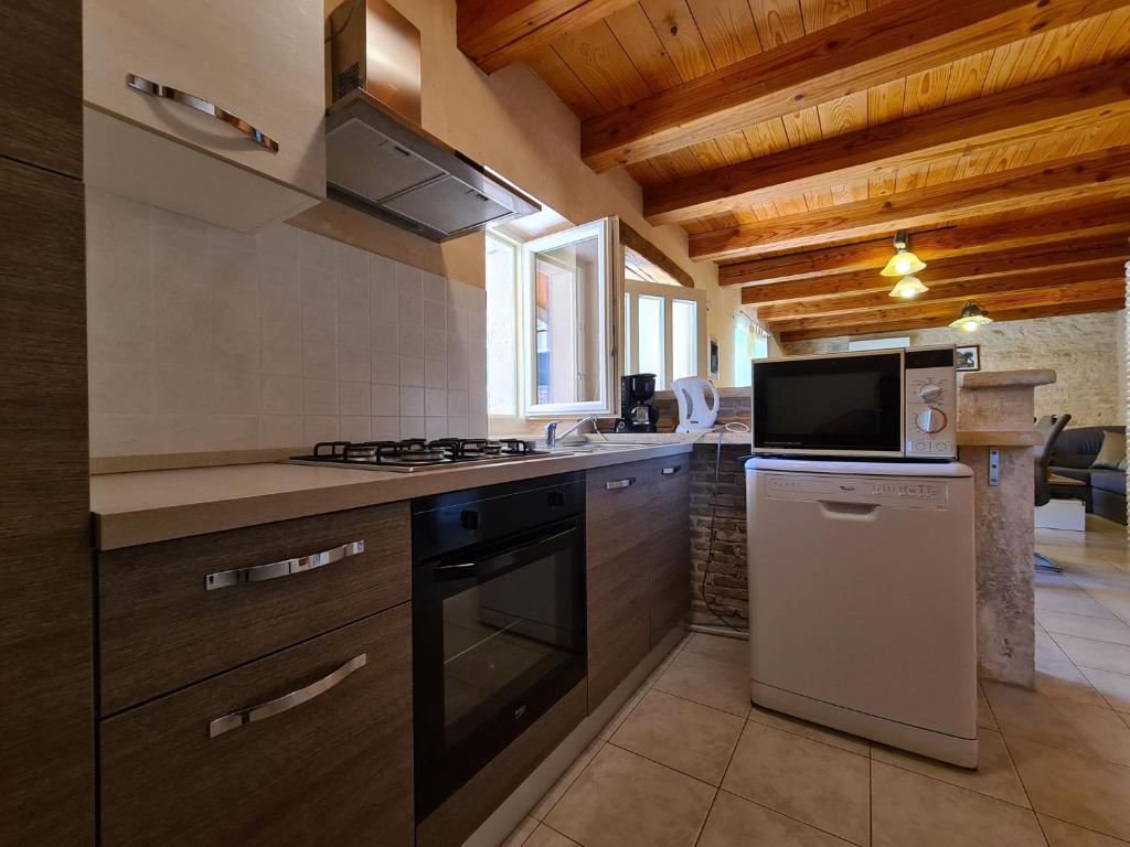 Kuchyňa alebo kuchynka v ubytovaní House Kavran 1186