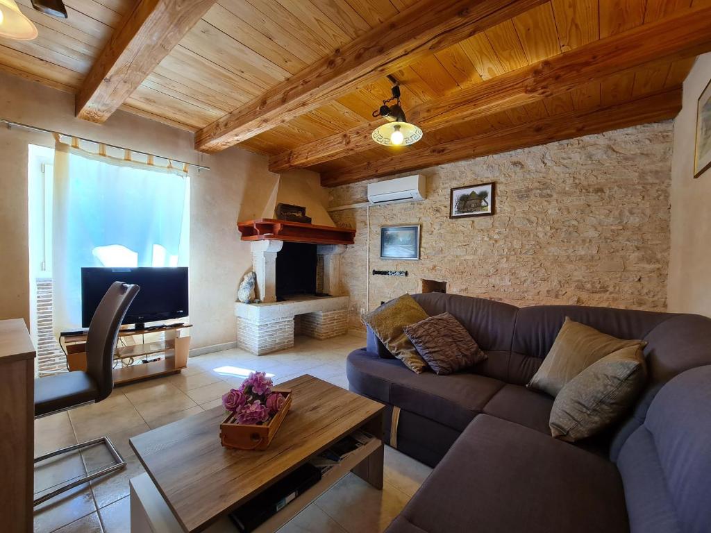 Televízia a/alebo spoločenská miestnosť v ubytovaní House Kavran 1186