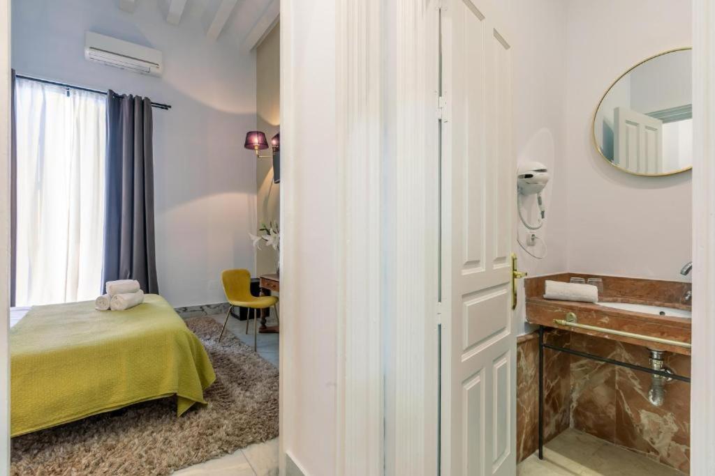 Posteľ alebo postele v izbe v ubytovaní Catedral Suites Jerez