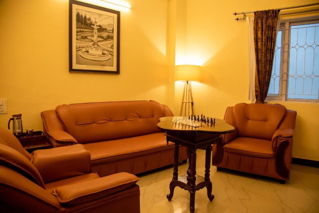 Posezení v ubytování Aakash Rooms and Cottages,