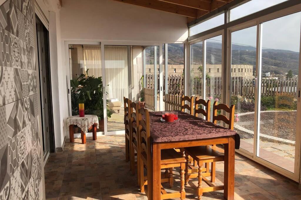 Amplia casa unifamiliar en zona rural con internet