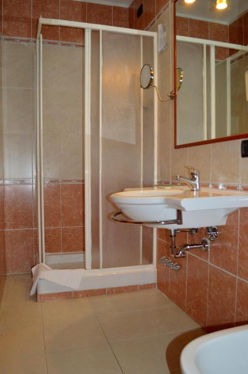 Koupelna v ubytování Hotel Shasa