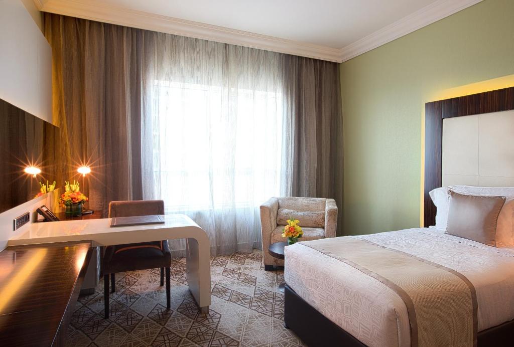Postel nebo postele na pokoji v ubytování Elite Byblos Hotel