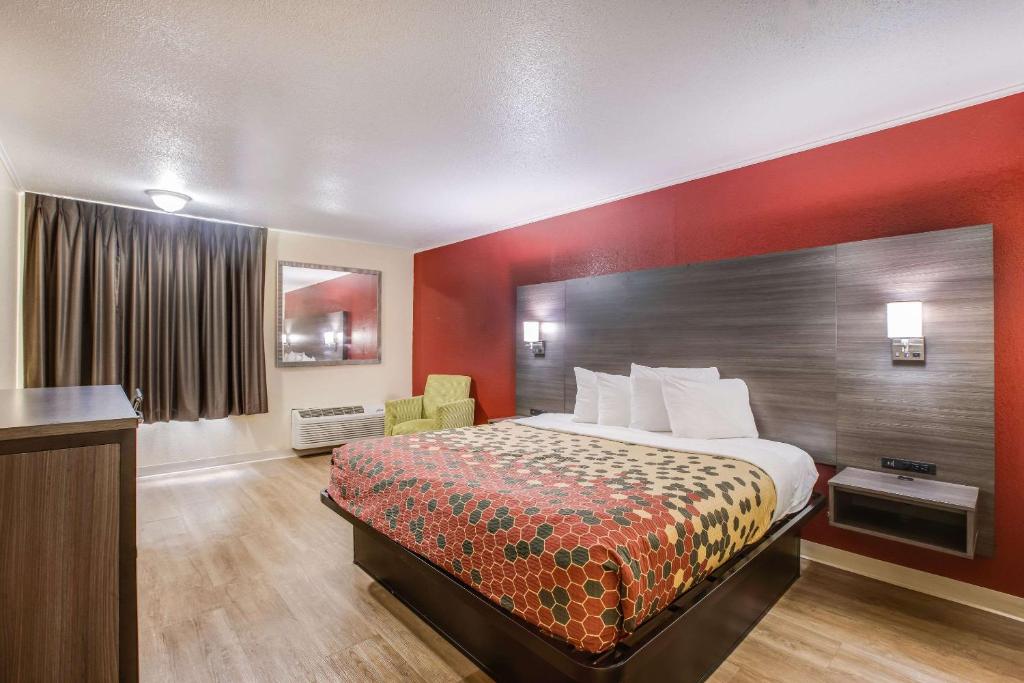 Postel nebo postele na pokoji v ubytování Econo Lodge