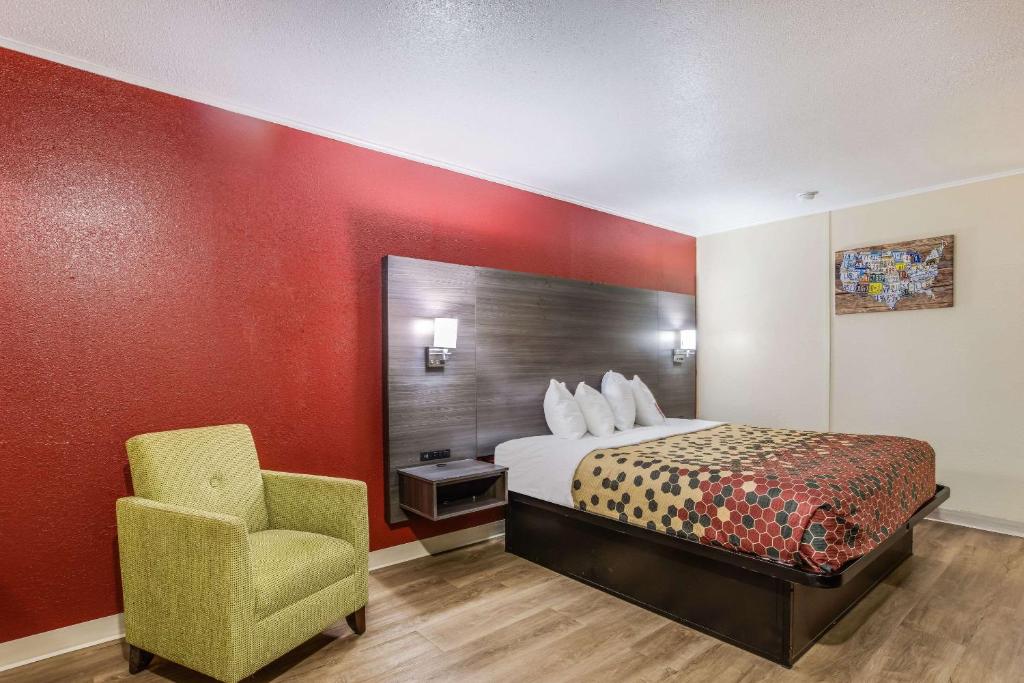 Postel nebo postele na pokoji v ubytování Econo Lodge
