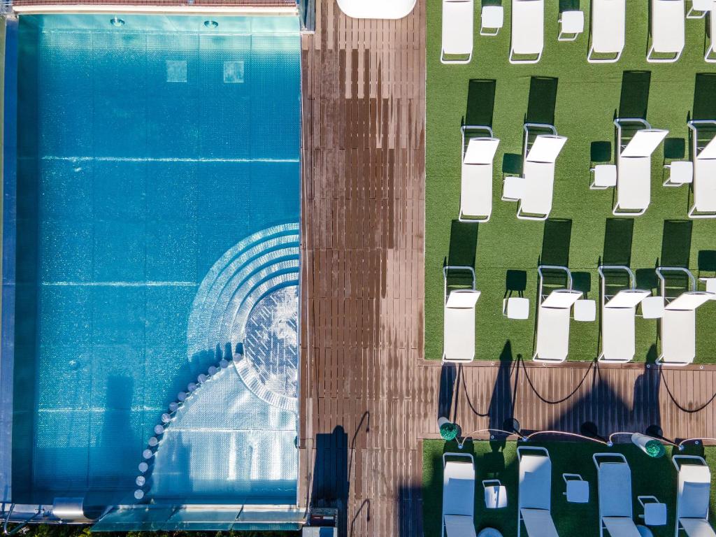 Bazén v ubytování Hotel AnyosPark Mountain & Wellness Resort nebo v jeho okolí