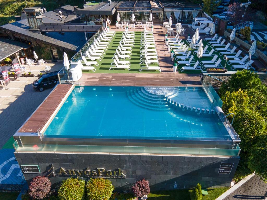 Bazén v ubytování Hotel AnyosPark Mountain & Wellness Resort nebo v jeho okolí