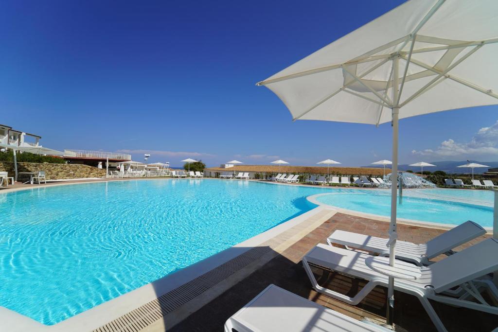 Bazén v ubytování GH Santina Resort & SPA nebo v jeho okolí