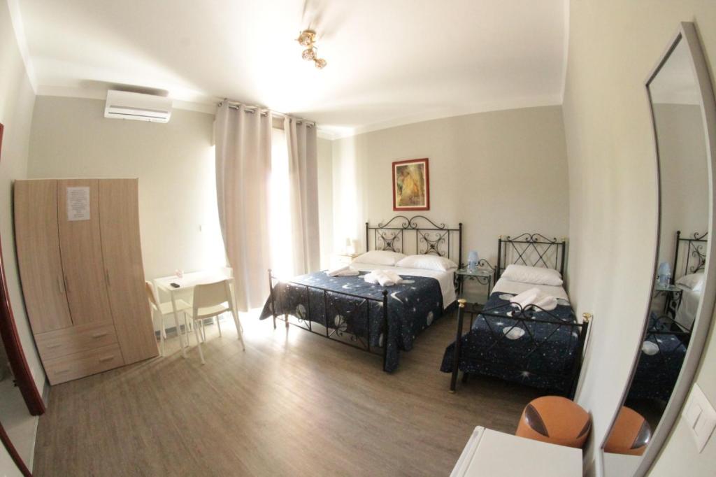 La Torre - Triple Room With Private Bathroom