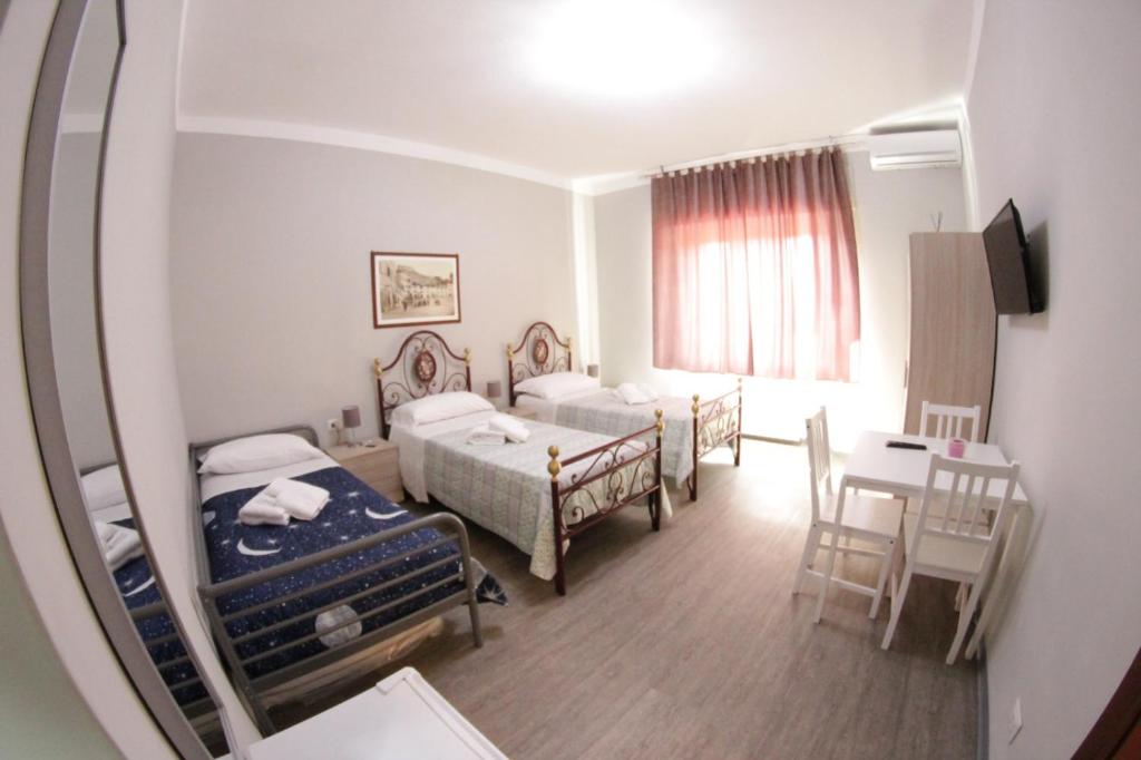 La Torre - Triple Room With Private Bathroom