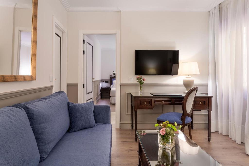 TV a/nebo společenská místnost v ubytování H10 Corregidor Boutique Hotel