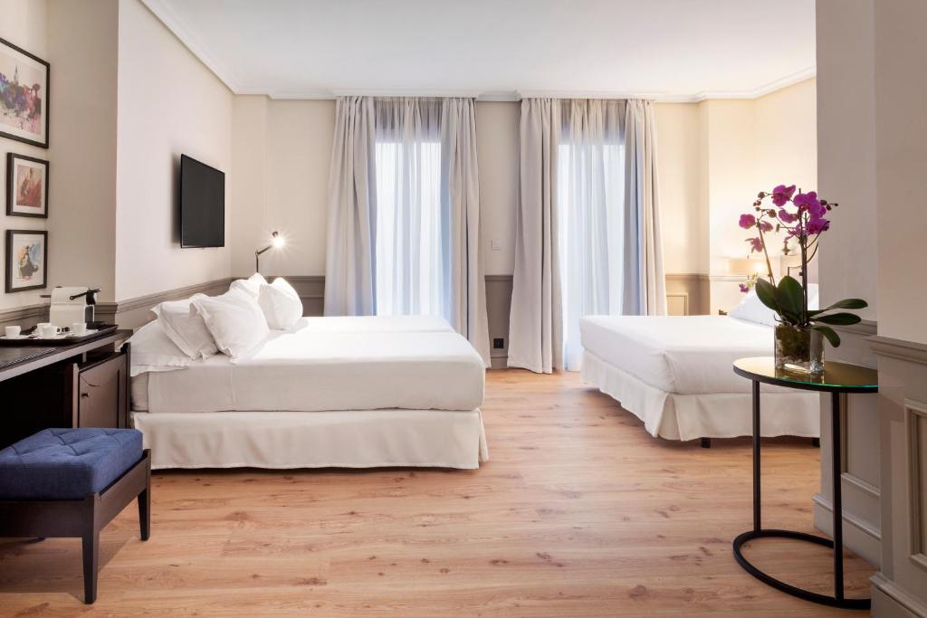 Postel nebo postele na pokoji v ubytování H10 Corregidor Boutique Hotel