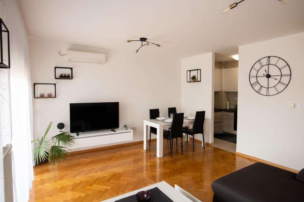 TV i/ili zabavni centar u objektu Apartman Martes