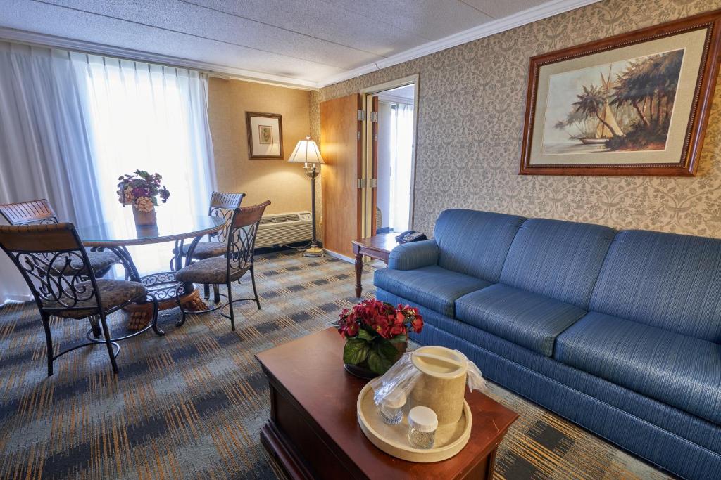 Riverview Inn & Suites - King Suite Con Balcone