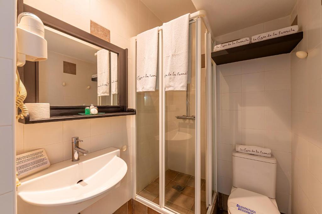 a bathroom with a sink and a toilet at La Casa de la Favorita in Tarifa