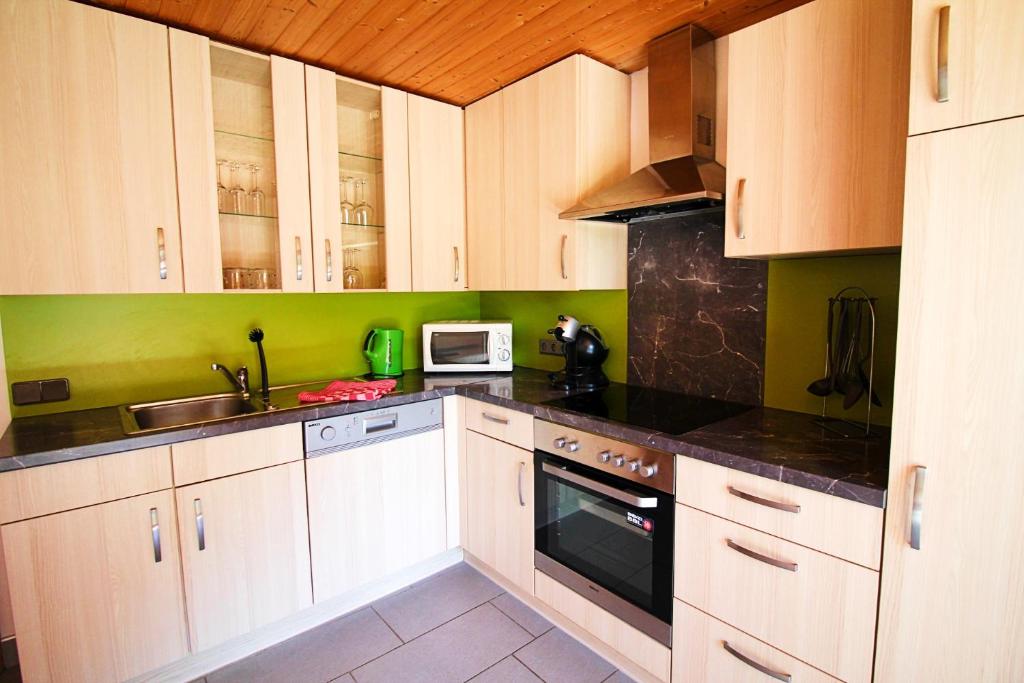 Kuchyň nebo kuchyňský kout v ubytování Haus Waldruhe