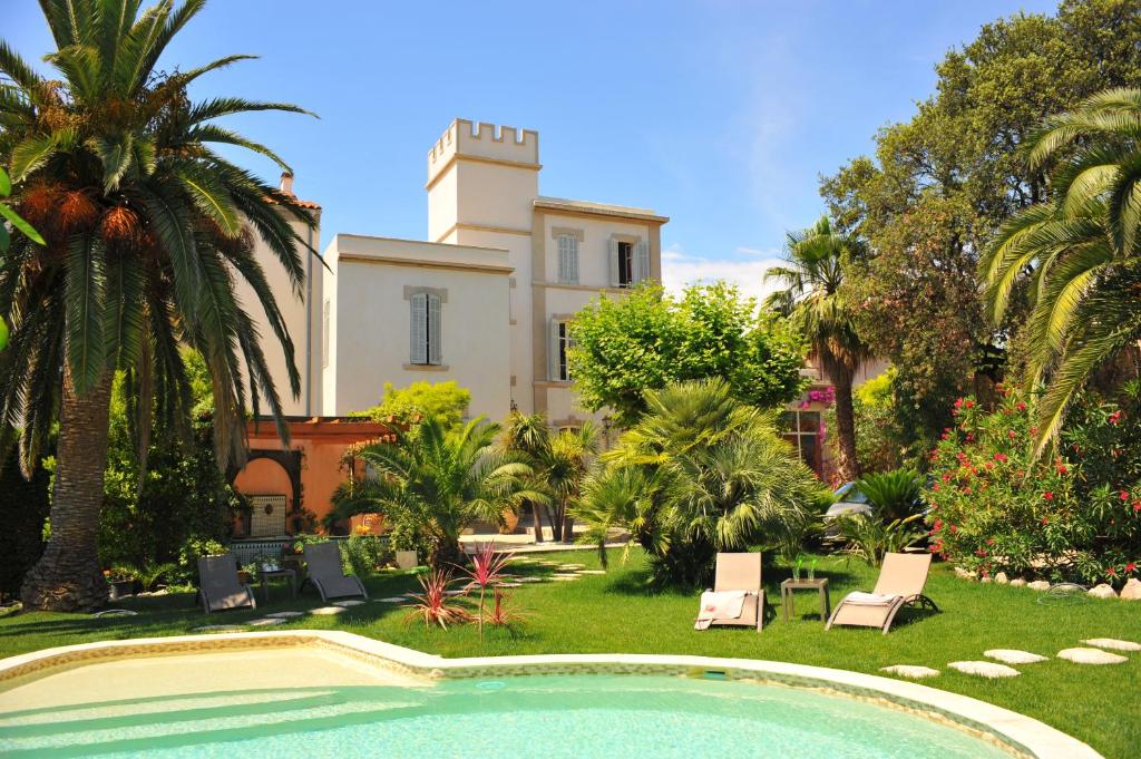 a villa with a swimming pool in front of a house at Villa Valflor chambres d'hôtes et appartements in Marseille