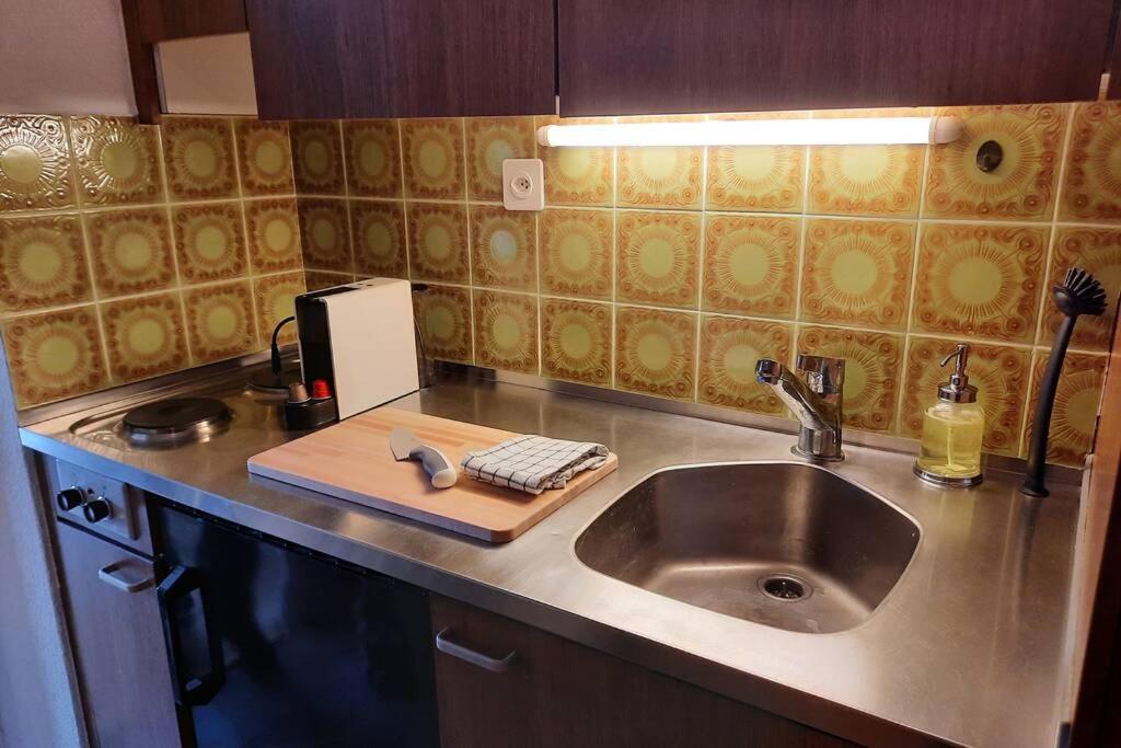 Kuchyň nebo kuchyňský kout v ubytování Le Tracouet - Central et cosy studio