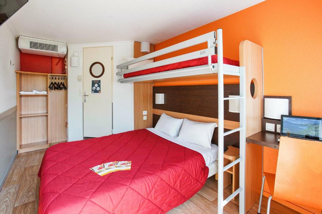 Première Classe Villejust - Chambre Triple (1 Lit Double + 1 Lit Simple)