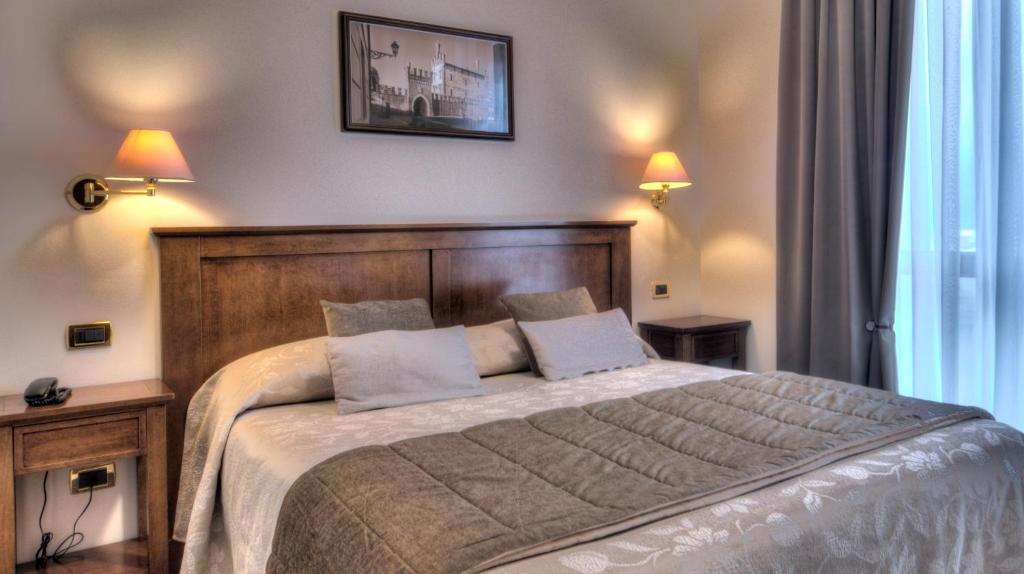 Postel nebo postele na pokoji v ubytování Hotel Belvedere Thiene