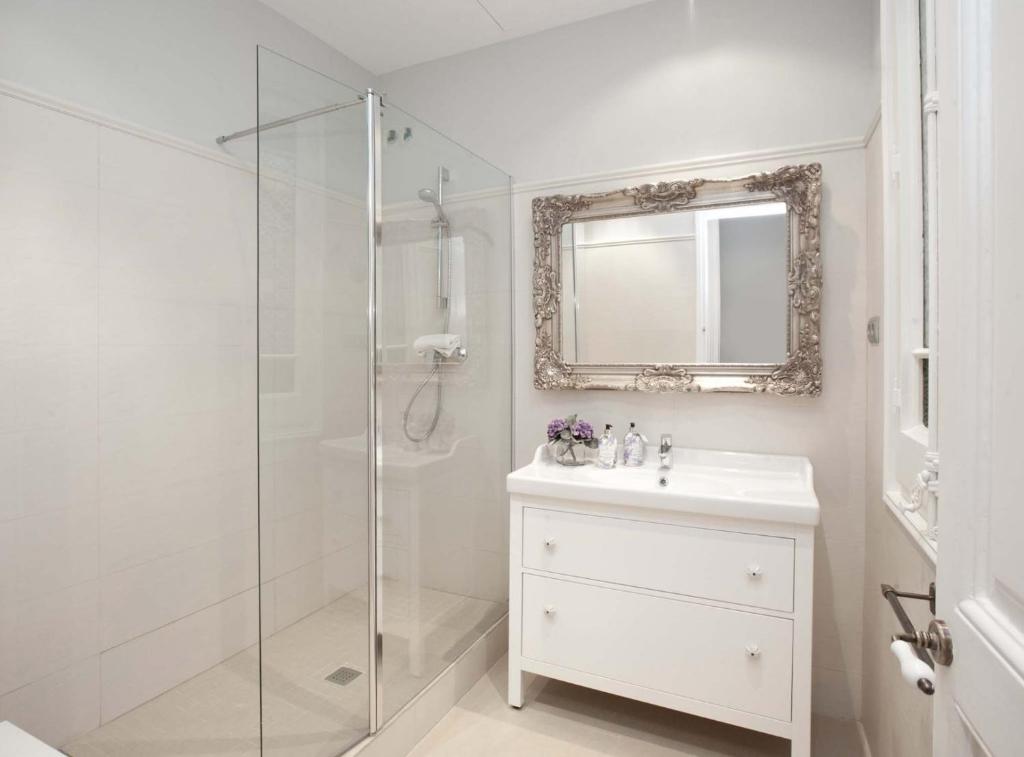 BCN Rambla Catalunya Apartments - Five-Bedroom Apartment