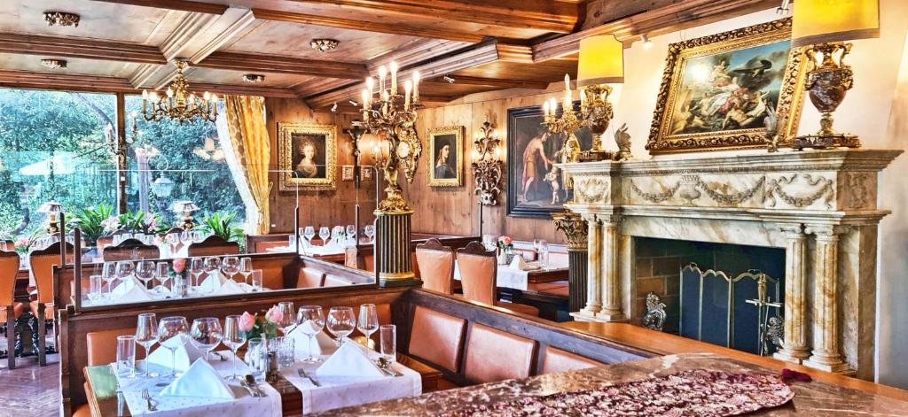 Veitingastaður eða matsölustaður á Schloss Hotel Fernsteinsee