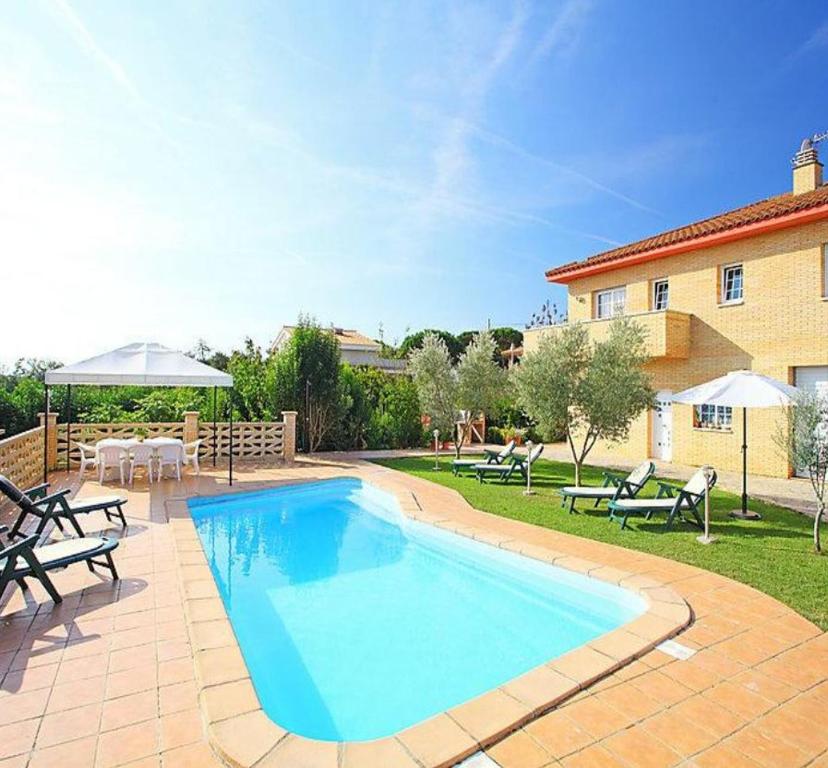 4 bedrooms villa with private pool terrace and wifi at Girona ...