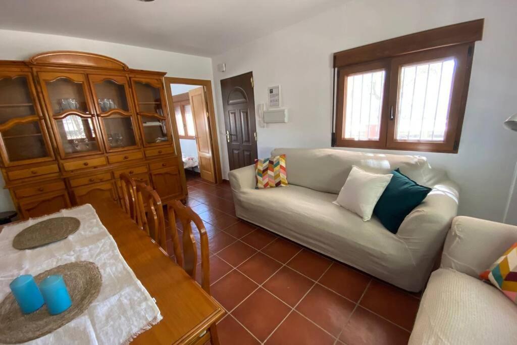 Posedenie v ubytovaní Casa Cactus Preciosa casa rural con piscina y exterior privado muy amplio