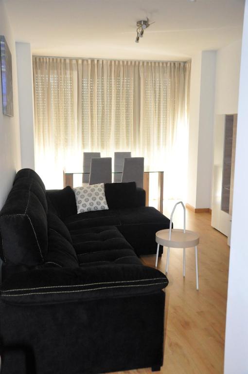 A seating area at GAIA Apartamento con piscina en Bádames