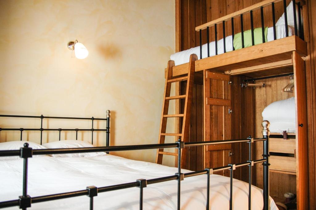 a bunk bed in a room with a ladder at Casa dos Limos Verdes in Folgosinho