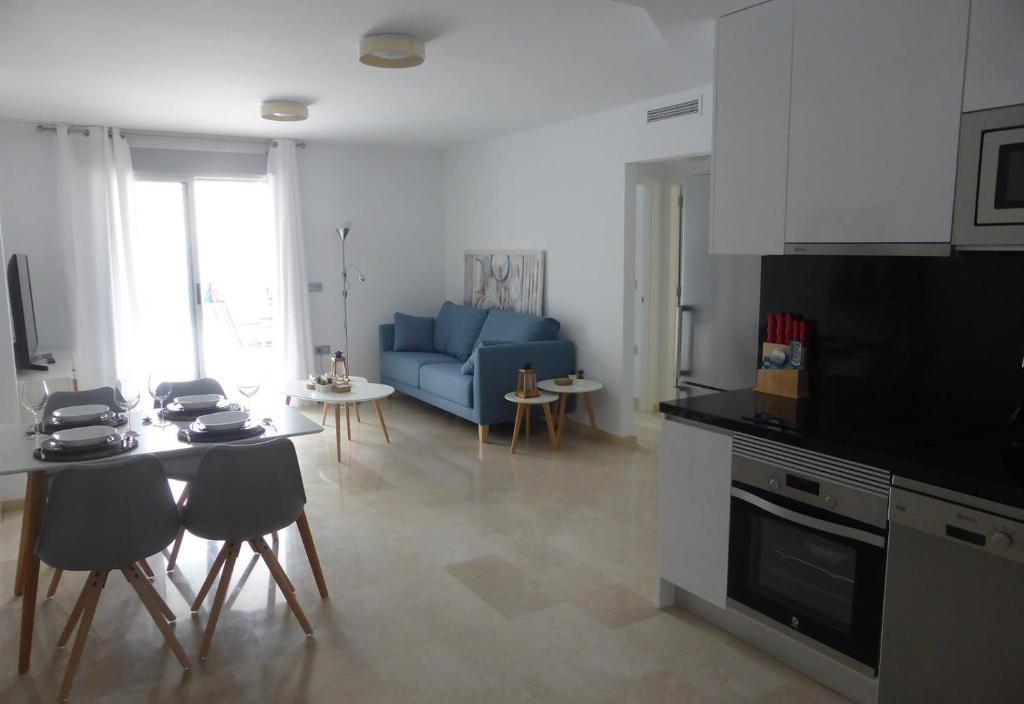 Kuchyň nebo kuchyňský kout v ubytování Great apartment with pool - jacuzi