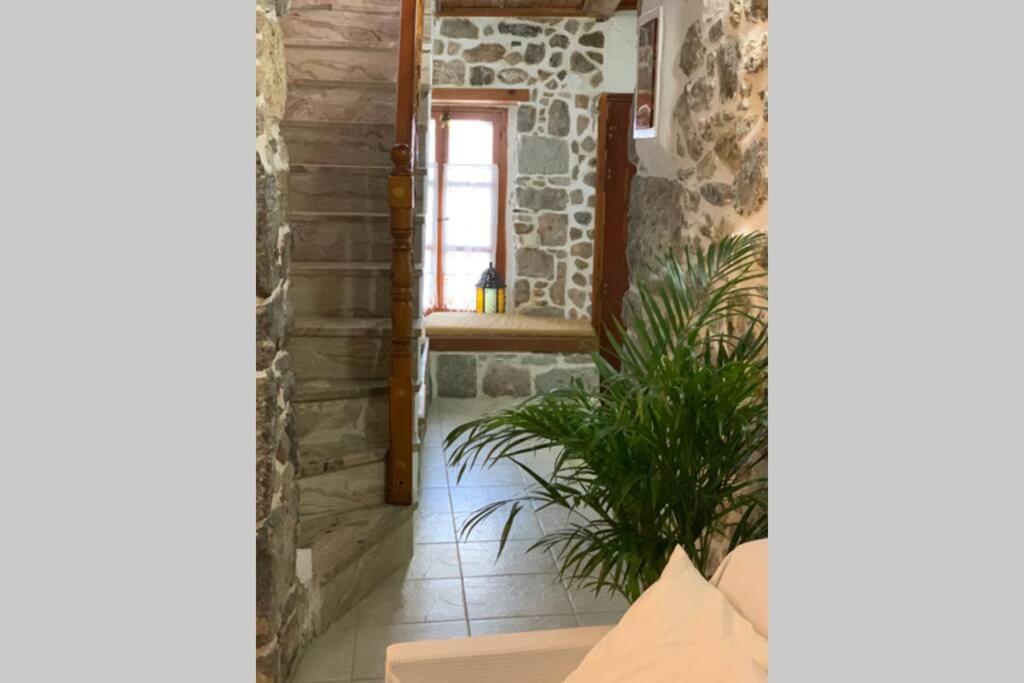 Fotografie z fotogalerie ubytování Lava House v destinaci Mandrákion