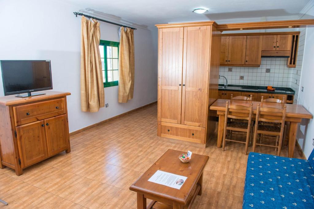 Kuchyň nebo kuchyňský kout v ubytování Apartamentos La Palmera