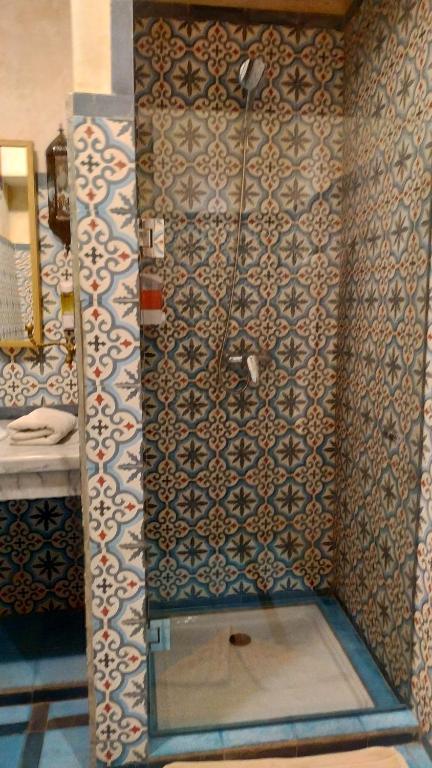 Salle de bains dans l'établissement Riad Basma Marrakech