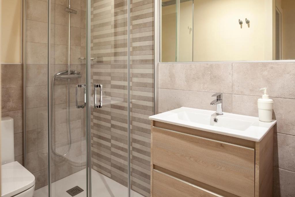 a bathroom with a sink and a shower at Apartamentos Casa Ríos in Biescas